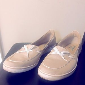 Classic natural slip ons